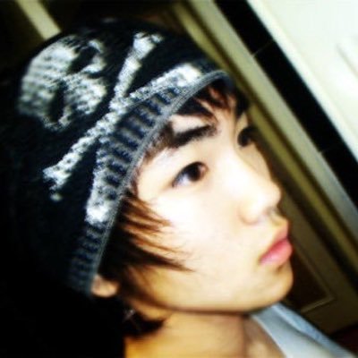 vampvverse's profile picture. crazy how ryan ross invented music