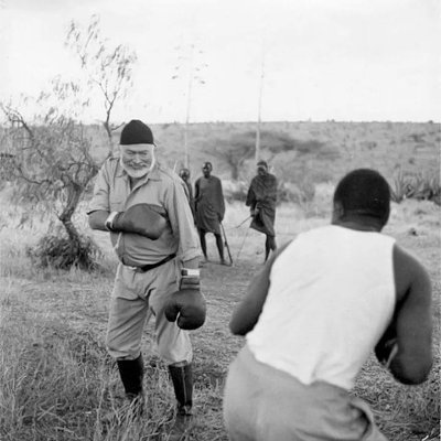 ATATÜRKÇÜ-Asosyal, Hititolog(İst.Üniv.), avcı, balıkçı,trekking, doğa sever, zeytin yetiştirici.Hemingway hayranı. 1938 Rumeli Göçmenlerinden.