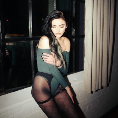 dawn_hendricks's profile picture. 28. free spirit. shark lover. dog mom of 2. gemini. 420.