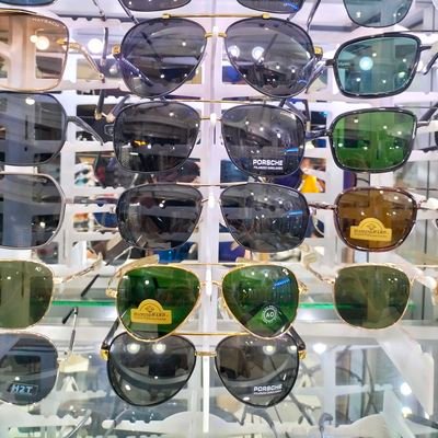 Menjual kacamata
Menyediakan kacamata sunglasses dan kacamata lensa sesuai kebutuhan mata