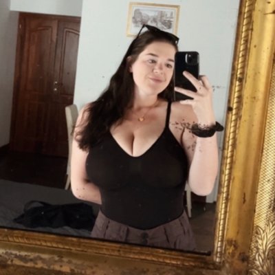 linvestisseuse's profile picture. Jeune femme qui essaye de faire travailler son argent plutot qu'elle meme !