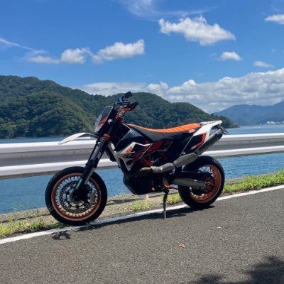 KTM RC8Rと690SMCRに乗ってます。 バイク好きの方、オレンジ好きの人と繋がりたい(/・ω・)/ ☆歴代所有バイク NSR50・RGV250γ・Steed400 XJR1300・TL1000R・XB9R ・WR250Fモタード ☆現在所有 RC8R・690SMCR 偶にcx60も呟きます。