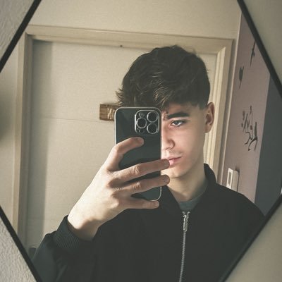 Insta📸 : Lukamrx • 🇫🇷French guy • 🎂19yo • https://t.co/xQFOLsHWjo