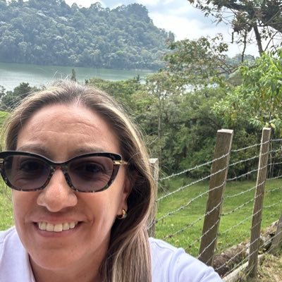 Ex-Secretaria del Ambiente de Cundinamarca Directora de cultura ambiental de la CAR Apasionada por la protección de nuestros ecosistemas