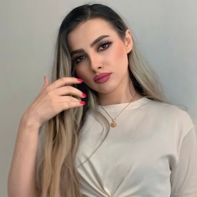 اندکی دیزاینر👩🏼💻 بسیاری مثبت اندیش🤓 user interface designer