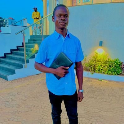 Étudiant en sciences économiques et management, écrivain en herbe , et Co-fondateur de Universal search 🚘💸🏦.