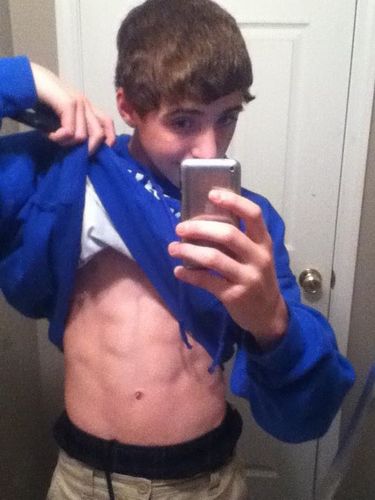 Beautiful girls deserve beautiful thoughts.[: Follow me and ill follow you!