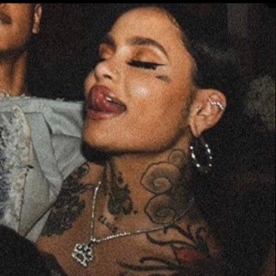 selxlaniii's profile picture. straighter than a curling iron
