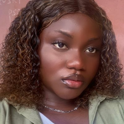 Cruise ~ foodie💕self-taught mua❣️fashion💕hodophile🔥prolly lost in a book/movie rn😌 😈 erotic therapist&Adult toys vendor @eroticvillang on x & ig