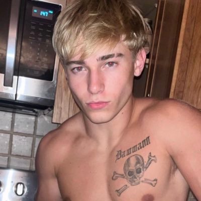 18 year old stud. sub to my onlyfans and follow main: @dirkxof