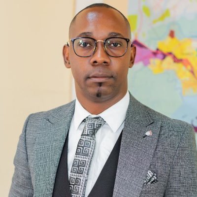 Je suis friand d'innovations et de social NW, mais je préfère le leadership et l'entreuprenariat. .. en attendant je fais mon Investment Banker chez #PKF