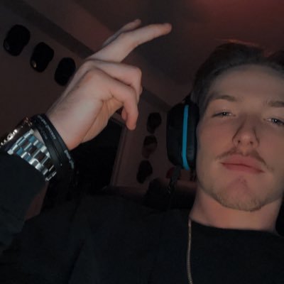 🦸🏻‍♂️ Member of Heroes Gaming 👾 Streamer on Twitch 🔫 Call of Duty Sniper & Trickshotter 💥 Founder of⛏️ HERO CRAFT (Minecraft server) Main:@challenboehme 👑