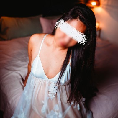 Petite Filipina Montreal GFE Companion.