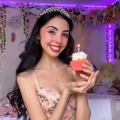 Girl Next Door🌻 Instagram: Dressupwithnessa 💕 Tiktok: Dressupwithnessa Twitch: NessaTease 👾