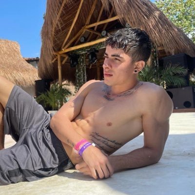 8.5 inch cock. Colombian 🇨🇴. fitness is life. I don’t add locked accounts as followers