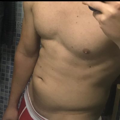 Murcianico. Sexo con discrección e higiene. Me encantan los tríos, busco chicas o parejas para pasarlo bien y mucho morbo.
