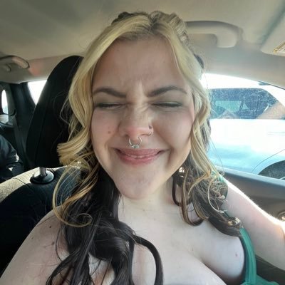 kstardie's profile picture. 🦦