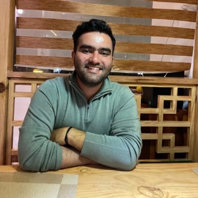 Pahadi ⛰️ | Bike rides 🏍️ | Engineer 💻 | Frontend 🎨 | I can recommend some good movies 🍿| https://t.co/ztnZyjVXmj | Remote work 🧑💻