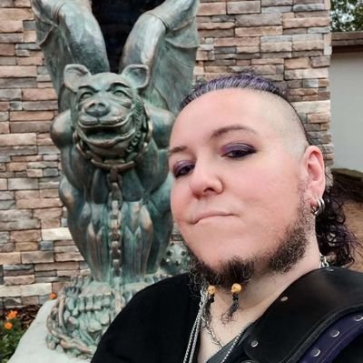 #BLACKLIVESMATTER she/her Genderqueer. Gargoyle, illustratrix, documentation czar, arch-pedant, cat mom, bearded lady. A Californian in Texas. ♐🍕🐈🐈🎮🏳️‍🌈