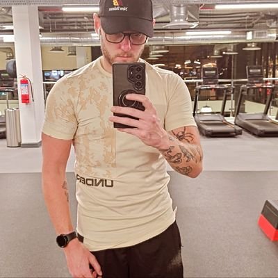 Twitch affiliate! https://t.co/DGPCqpvGzX come along and say hi!