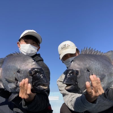 親子で釣りを楽しんでます。気軽にお声かけ下さい👍堤防、漁港、河口、サーフ、筏、カセなどで餌釣りルアー釣りを一年中楽しんでいます。