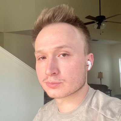 sleyreey's profile picture. donatella VERSACE 💜