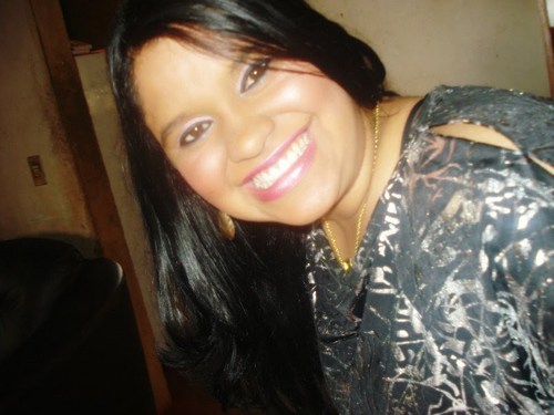 Vida é memória.
Dei pra pensar que tudo que há de mais vivo em mim foi aquilo que já se foi.
As pessoas mais importantes foram as que ficaram.