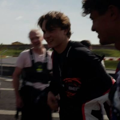 smbdoutherek's profile picture. fã de f1, livros e coisas de nerdola