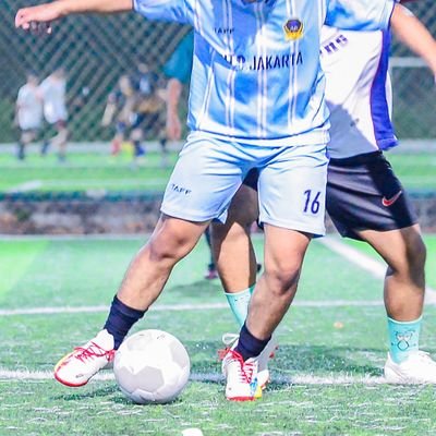 tinggitelpon's profile picture. ordinary random shit guys.