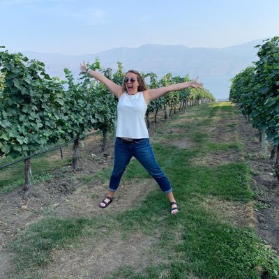 🇨🇦🇺🇦🇱🇹 she/her; explorer, student, artist, educator, photographer, avid reader, foodie, tea drinker, aspiring cicerone...