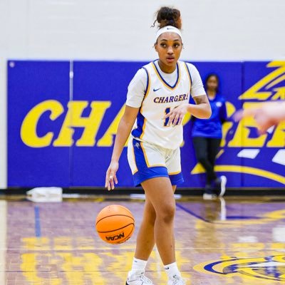 5'6 Sophomore Guard