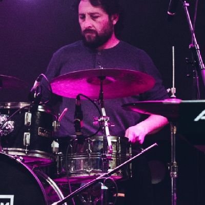 TERRORISMO NO ES LO MISMO QUE SER DIGNO EN RESISTENCIA!
Cocinero y Músico.
Baterista de Viejos Troncos y Serenatos