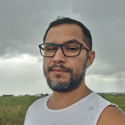 Um d'Os Cavaleiros do Zodíaco (e Bibliotecário).
''Eu tenho a mão que aperreia, tenho sol e areia... Eu sou do Ceará''