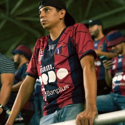 #Venezolano, Hincha del Azulgrana (Monagas Sc)
Studiant de Publicidad y Mercadeo,
Diseño Gráfico.