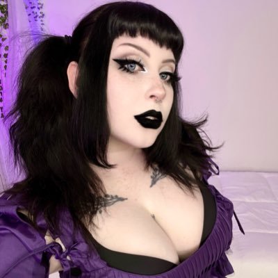 🗡spooky goth girl & cosplayer🗡 🔞18+ ONLY🔞 all links below ⇩