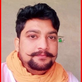 चलो ना साथ चलते हैं समुद्र के किनारे तक,
किनारे पर देखेंगे किनारा कौन करता है...!
#Part_Time_Philosopher