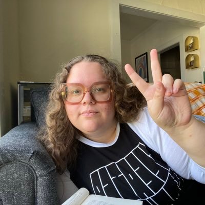 leahisonline's profile picture. editor, cher apologist