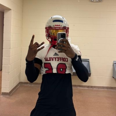 • 5’11 170lbs RS FR Wide Receiver @Red_Raven_FB • Football & Track Athlete • West Baltimore, Maryland • Cell: 6674504170 • Email: daysenshell2@gmail.com