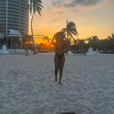 QueenMophead's profile picture. My hair is my halo & the source of my magical powers. BScN RN 🏳️‍🌈