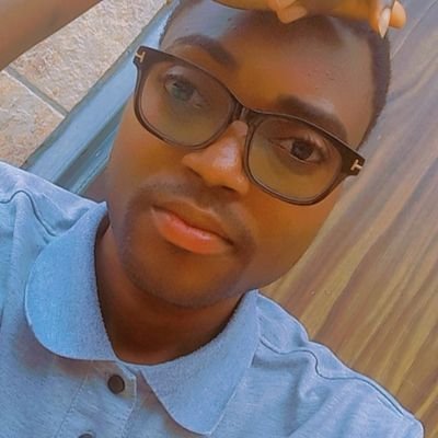 realfolly's profile picture. ✴️👤Introvert// ⚽ Arsenal // ⚽ Barcelona 🎧 Music Lover✴️