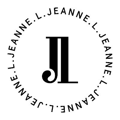 Jeanne, en souvenir de sa grand-mère, amoureuse des tissus, des vêtements et de la Mode.

L, initiale de son nom de famille.