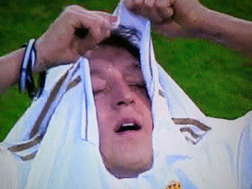 shogomnion's profile picture. 「near」のguitarです。 打ち込みもピコピコやります。サッカーはドイツ代表が好きです。バラックとエジルには激しく反応します。http://t.co/8HUJVB9t　　　　　　　　　　　　　　