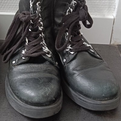 I’m a strict mistress and picky dominant looking for that slave that will obey my wishes, one who i will feminize and sissify