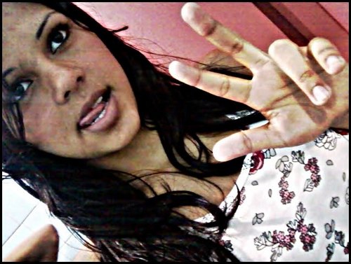 Na boca da recalcada eu virei celebridade ♫ Eu tte passei a missão tte falei como é qe é , anttes de falar de mim ve se aprende a ser mulher ♫
