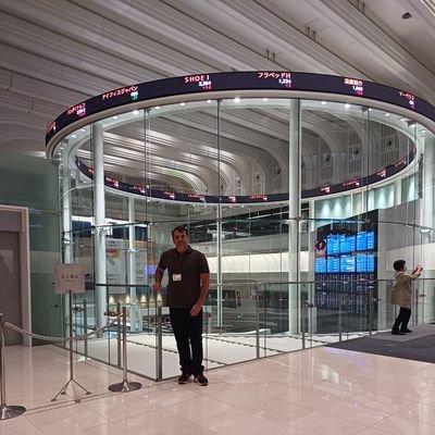 Mais de 20 anos de mercado! Há 7 anos aposentado gerindo a própria carteira! Consultor eventual para amigos e agora twitteiro tentando ajudar a bater o mercado!