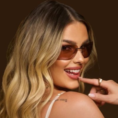 sua fonte de informações e atualizações sobre Yasmin Brunet