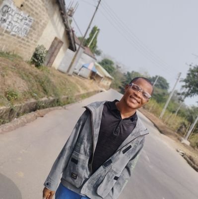 OnyiiPhili33687's profile picture. dunno why...