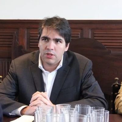 Economista / Deputado do PS na Assembleia da República / Presidente da Assembleia Municipal de Tomar / Presidente da Distrital de Santarém do PS