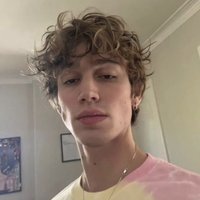 𝙹. 𝙼𝙾𝙾𝚁𝙴 .ᐟ (@valnslut) 's Twitter Profile