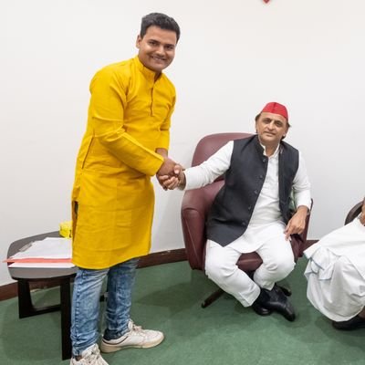 #Team_akhilesh ll s.p youth wing ll Strategic Socialism Politics ll core_akhilesh supporter  llagain_akhilesh_govt ll #Socialist_thinker